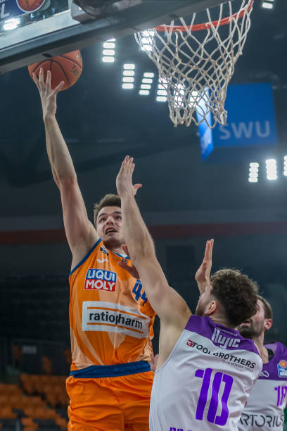 比金钱更珍 比金钱更珍