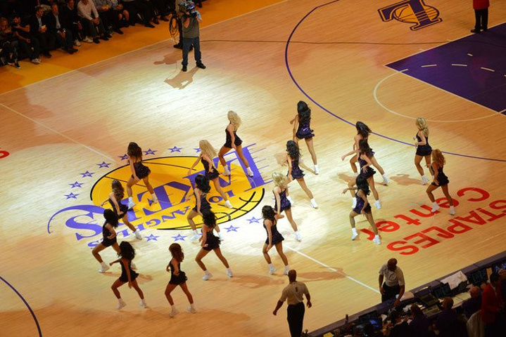 两队球员在 两队球员在