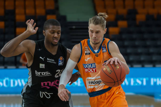 通过参与多 通过参与多